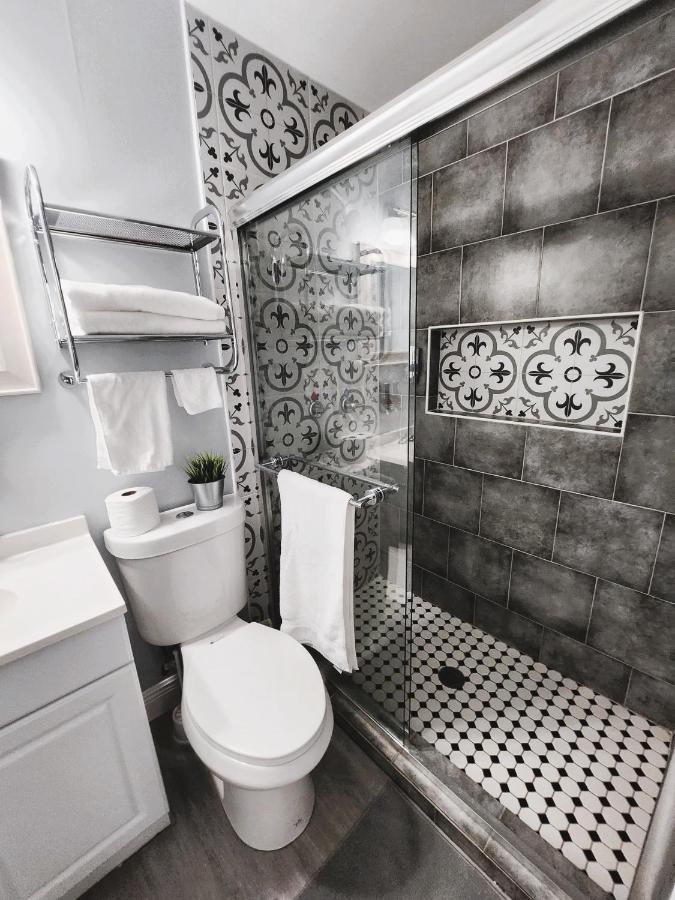 Cheerful Super + 2 Queen + Sofa Bed Minutes From The Airport! *